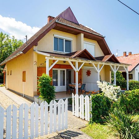 באלאטונסארסו Holiday Home Jazmin By Interhome מראה חיצוני תמונה